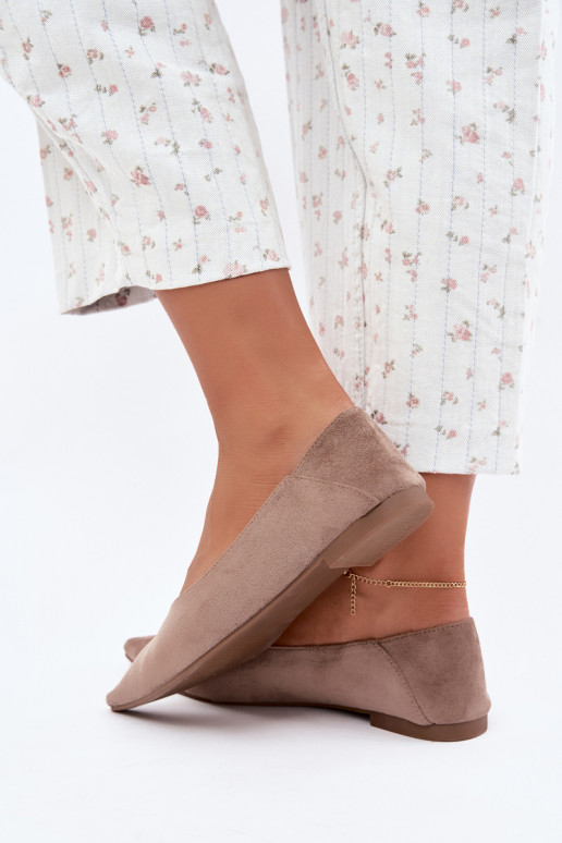 Ballerina's met spitse neuzen van faux suede in zandkleur Corabella