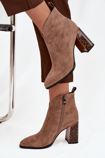 Faux suede enkellaarsjes met isolatie in zand Zivella