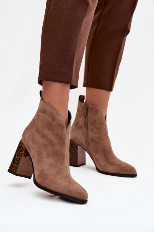 Faux suede enkellaarsjes met isolatie in zand Zivella