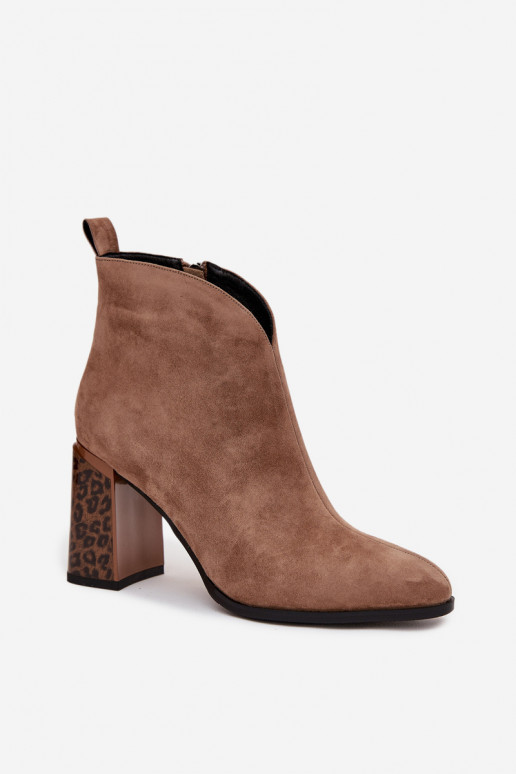 Faux suede enkellaarsjes met isolatie in zand Zivella