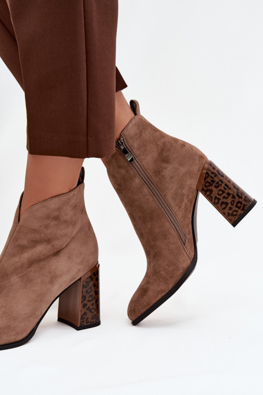Faux suede enkellaarsjes met isolatie in zand Zivella