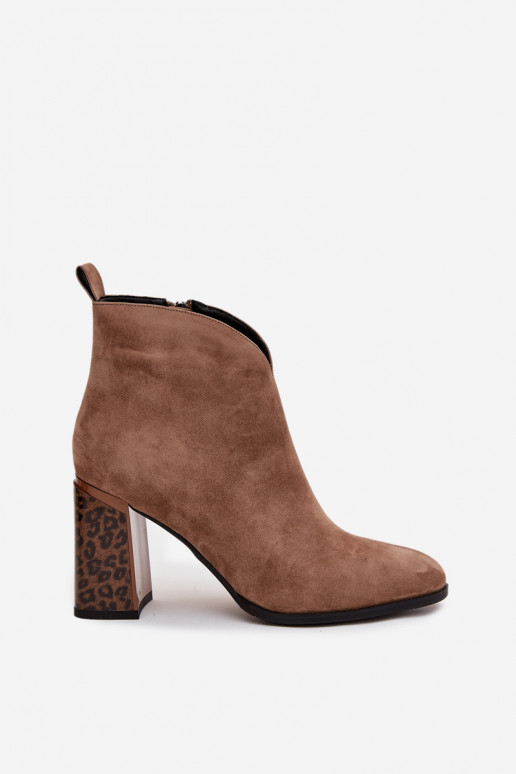 Faux suede enkellaarsjes met isolatie in zand Zivella