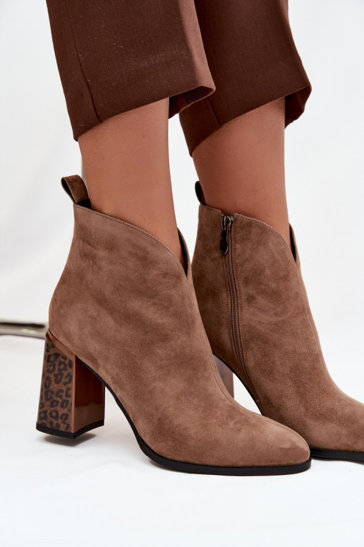 Faux suede enkellaarsjes met isolatie in zand Zivella