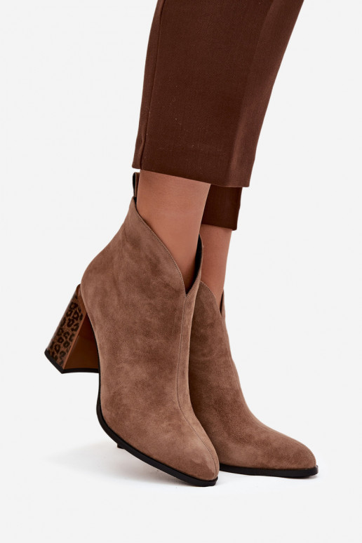 Faux suede enkellaarsjes met isolatie in zand Zivella