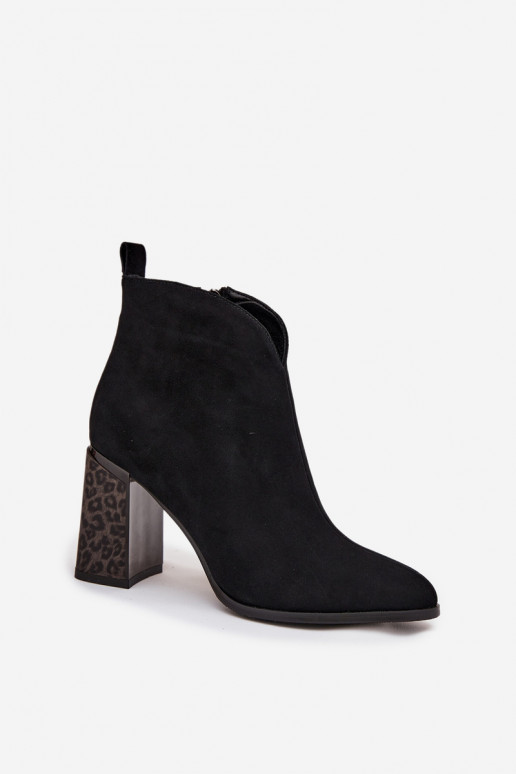 Faux suede enkellaarsjes met isolatie in zwart Zivella