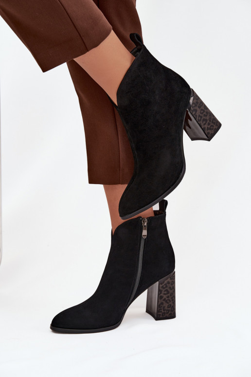 Faux suede enkellaarsjes met isolatie in zwart Zivella