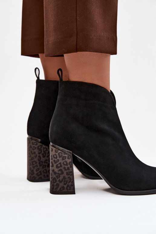 Faux suede enkellaarsjes met isolatie in zwart Zivella