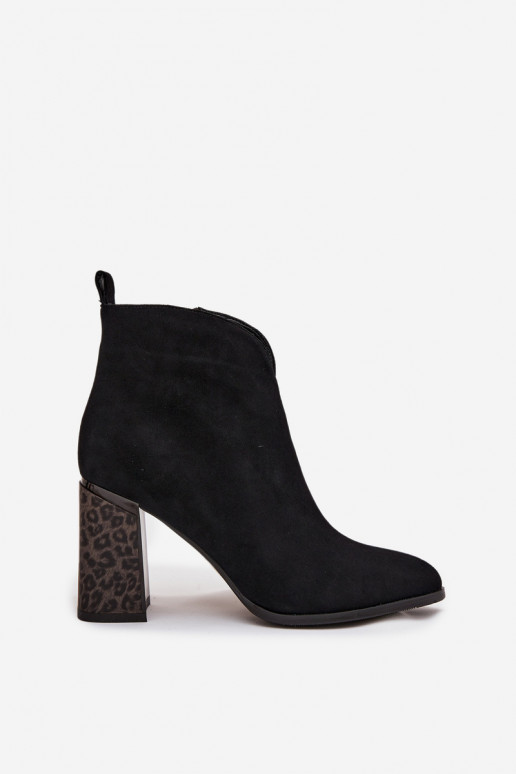 Faux suede enkellaarsjes met isolatie in zwart Zivella
