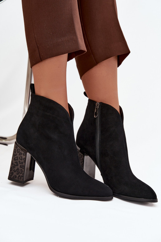 Faux suede enkellaarsjes met isolatie in zwart Zivella
