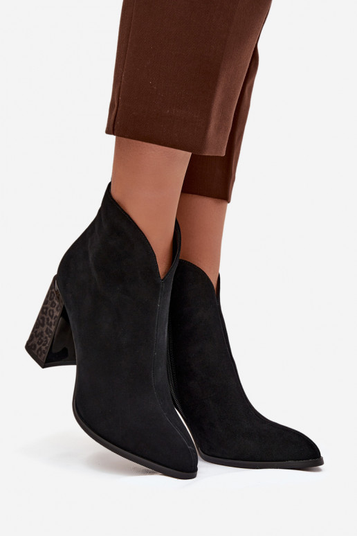 Faux suede enkellaarsjes met isolatie in zwart Zivella