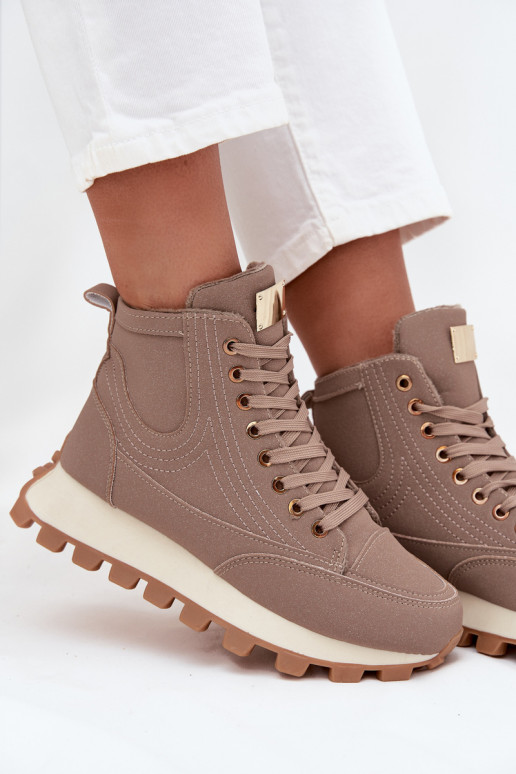 Geïsoleerde dames schoenen op platform Tai turirivira beige