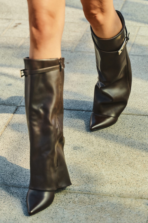 Chocolade hoge laarzen met hakken en gespen Amrie