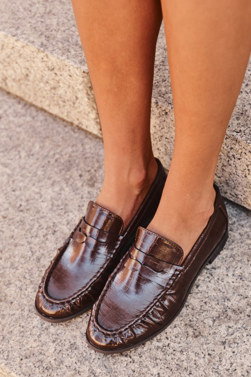 dames mocassins met ruches en reliëf in chocolade Dalmy