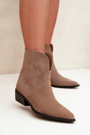 dames enkellaarsjes cowboystijl met hak van natuurlijk suede zandkleurig Norelle 2