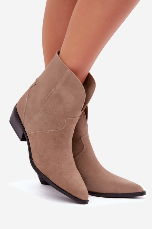 dames enkellaarsjes cowboystijl met hak van natuurlijk suede zandkleurig Norelle