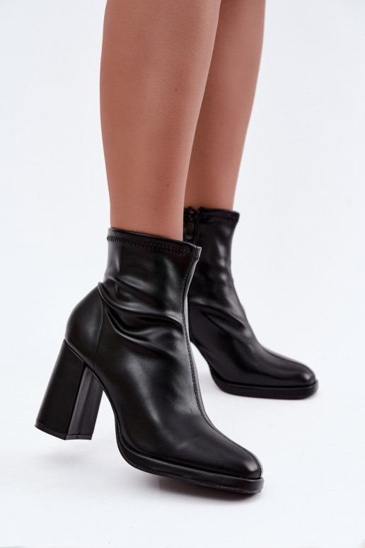 Dames enkellaarsjes van faux leather met hakken in zwarte kleur Karvella