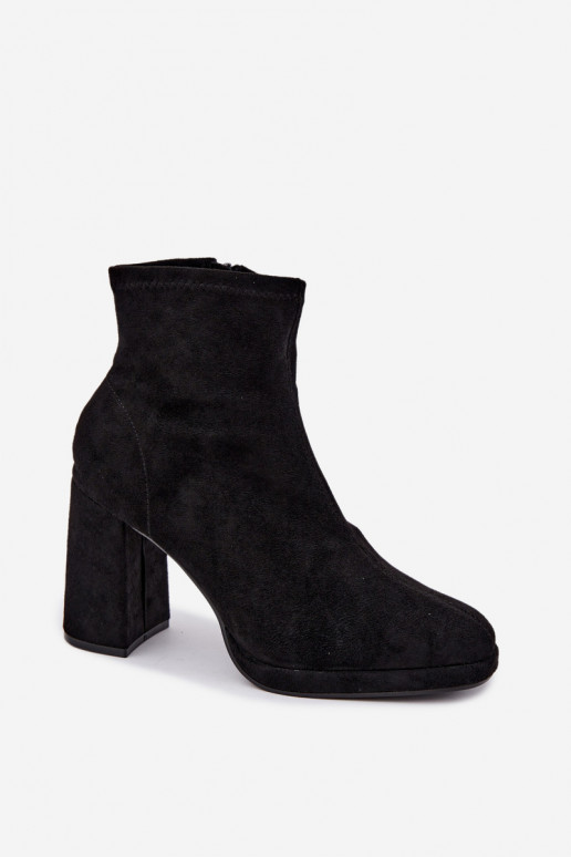 Dames enkellaarsjes van faux suede met hakken in zwarte kleur Karvella