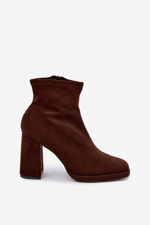 Dames enkellaarsjes van faux suede met hakken in bruine kleur Karvella
