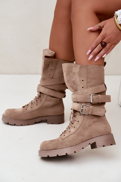 Geïsoleerde werkankleboots met gespen in zandkleur Patsy