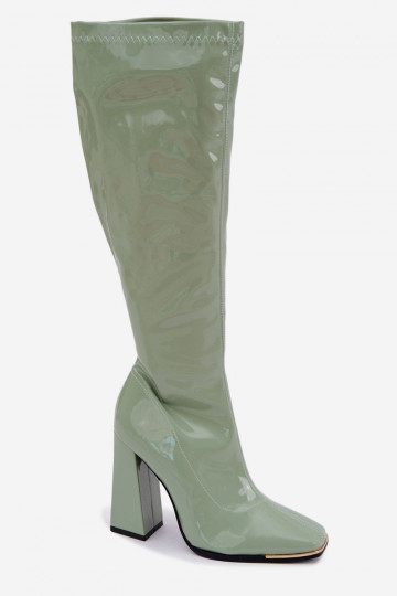 hoge laarzen met lak effect en hakken in groene kleur Mlokva