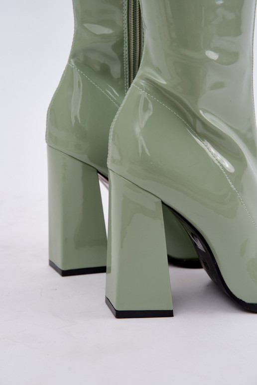hoge laarzen met lak effect en hakken in groene kleur Mlokva