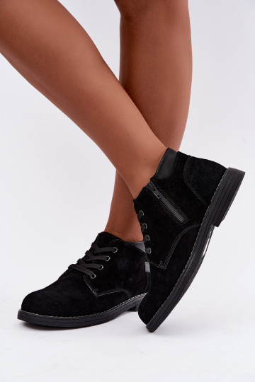 Nirelia schoenen van zwarte faux suede