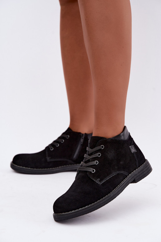 Nirelia schoenen van zwarte faux suede