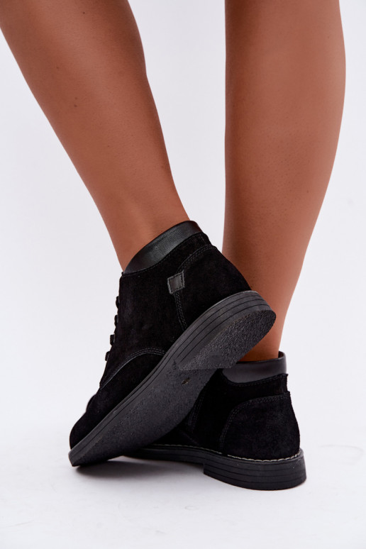 Nirelia schoenen van zwarte faux suede