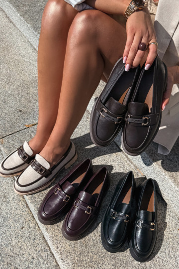 Dames mocassins met chique details in chocoladekleur Brika 2
