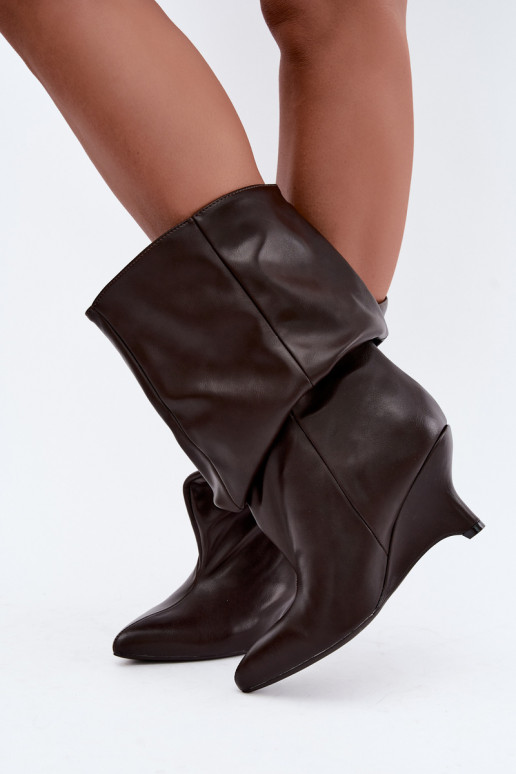 Slouchy enkellaarsjes met platform in chocolade Ilyna