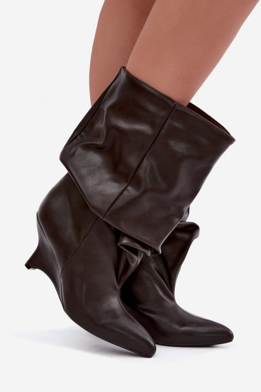 Slouchy enkellaarsjes met platform in chocolade Ilyna