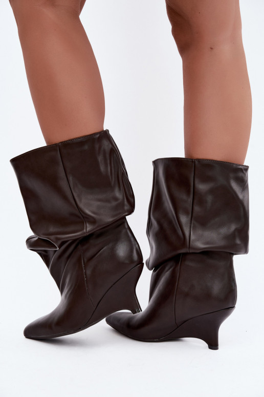 Slouchy enkellaarsjes met platform in chocolade Ilyna