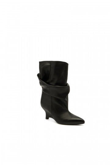 Slouchy enkellaarsjes met platform in zwart Ilyna