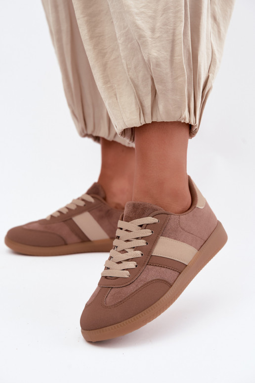 Bruine sneakers Tai turidela