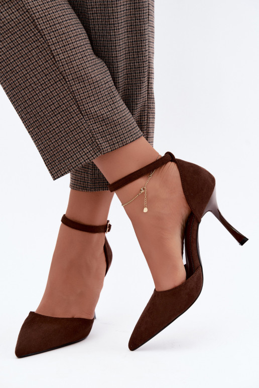Faux suede schoenen met bandjes in chocolade kleur Ladessa