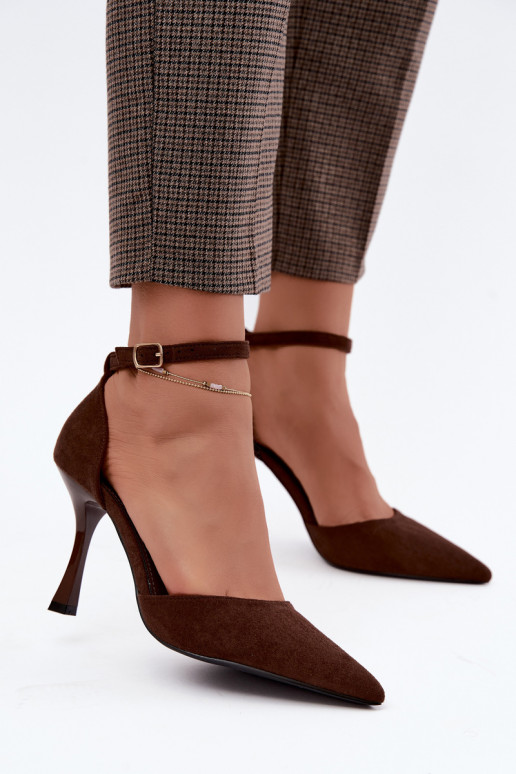 Faux suede schoenen met bandjes in chocolade kleur Ladessa