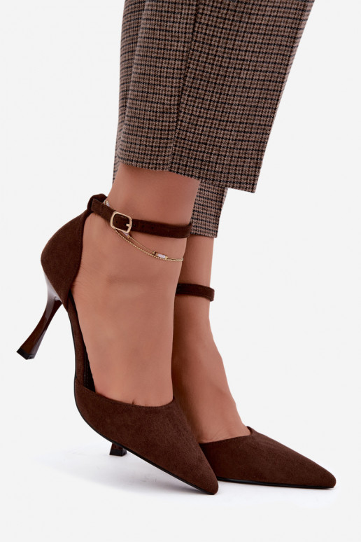 Faux suede schoenen met bandjes in chocolade kleur Ladessa