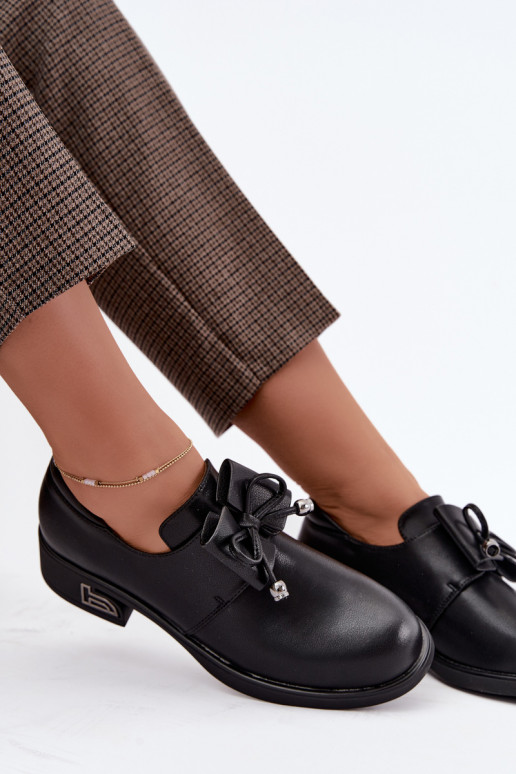 Faux leren schoenen met strikken T.Sokolski AN J26-190 in zwarte kleur