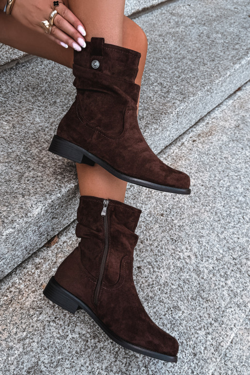 Geïsoleerde enkellaarsjes met ruches en brede hakken S.Barski HY62-8102 in chocolade kleur
