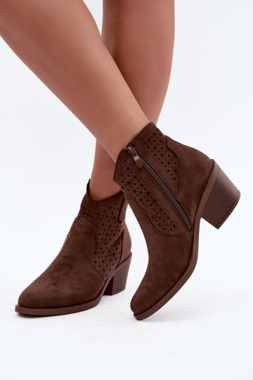 Laarzen in coInboystijl met hakken met elementen van opengeInerkt S.Barski HY62-8149 bruine kleur