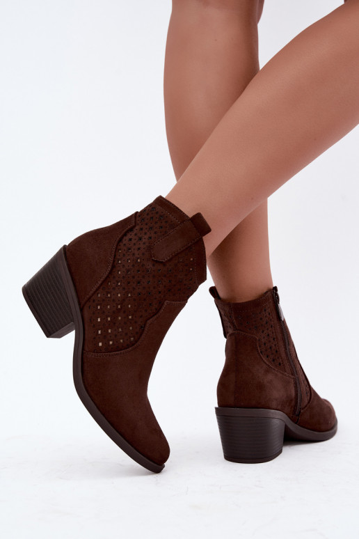 Cowboy-enkellaarsjes met hakken en ażurowymi elementami S.Barski HY62-8149 chocolade