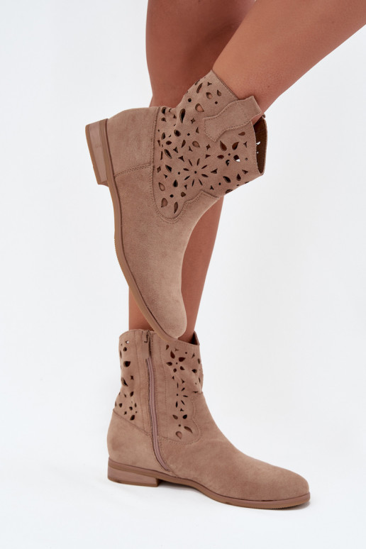 Dames enkellaarsjes met uitsnijdingen en brede hakken in zandkleurig faux suede Athera