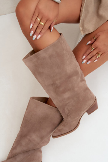 Zandkleurige enkellaarsjes met hakken van faux suede Casella