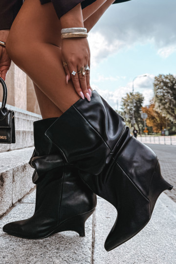 Slouchy enkellaarsjes met platform in zwart Ilyna 2