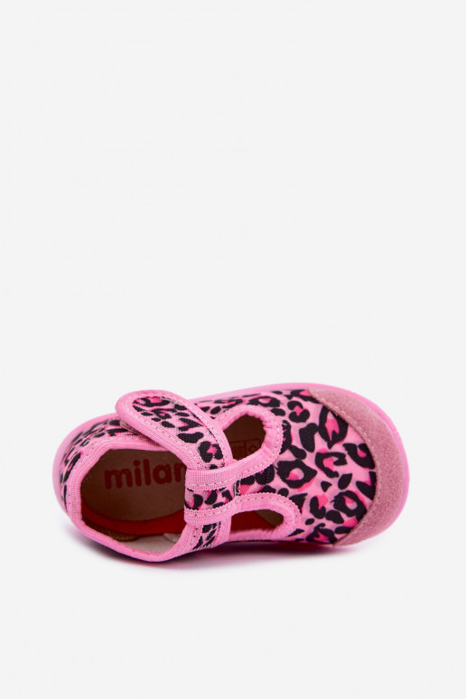 Elastische kinderpantoffels Milami met klittenband en luipaardpatronen in roze Ambette