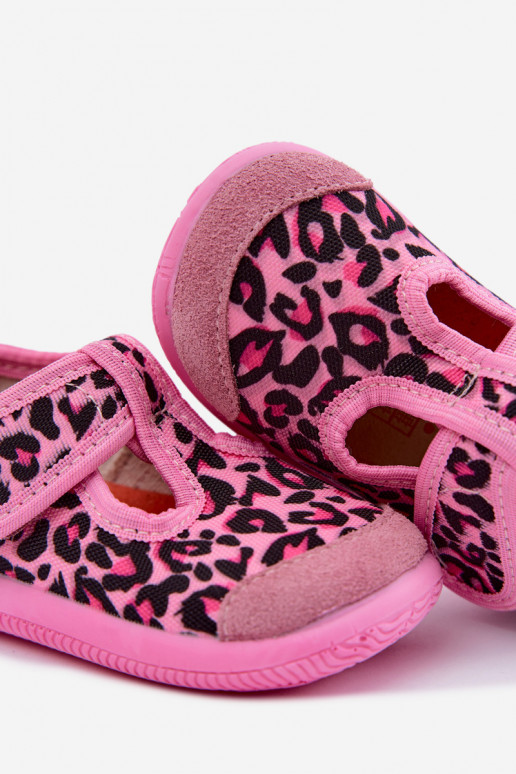Elastische kinderpantoffels Milami met klittenband en luipaardpatronen in roze Ambette
