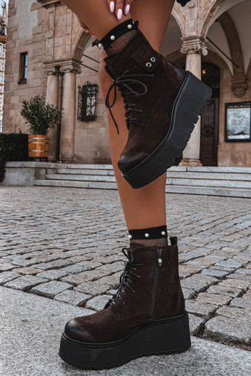 Zazoo 60499 dames enkellaarsjes van faux suede met platform in chocolade kleur