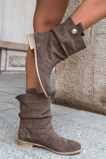 Dames schoenen van faux suede met ruffles Zazoo 4210 in bruine kleur