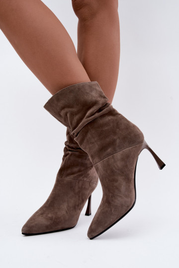 enkellaarsjes van faux suede met dunne hakken geïsoleerd met ruffles D&A JC62-1038 in grijs