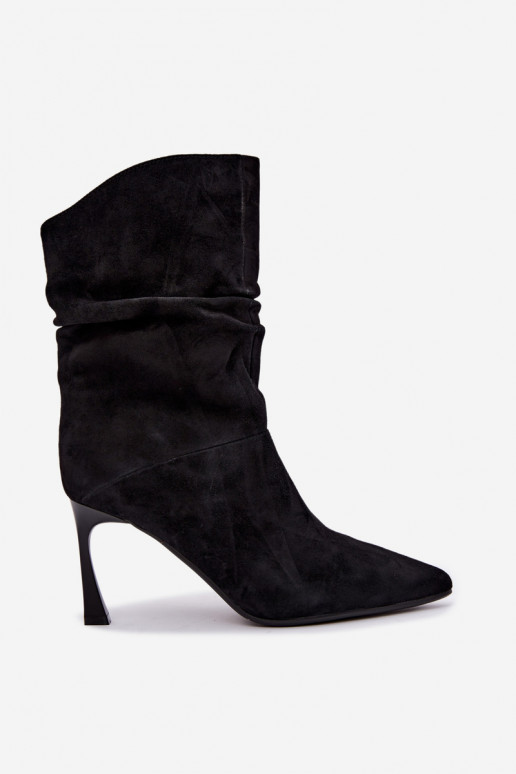 enkellaarsjes van faux suede met dunne hakken geïsoleerd met ruffles D&A JC62-1038 in zwart